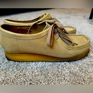 Clark wallabies in tan, size 11, color maple suede